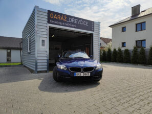 Garáž Dřevčice - renovace kůže BMW Z4